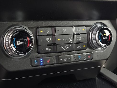 Used 2021 Ford F250 Platinum w/ FX4 Off-Road Package AWD/4WD image 14