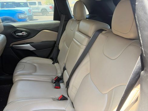 Used 2018 Jeep Cherokee Limited AWD/4WD image 9