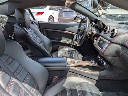 Used 2013 Ferrari California RWD image 14