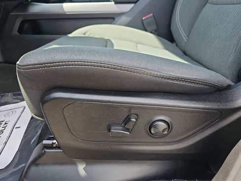 Used 2023 RAM 1500 Big Horn AWD/4WD image 32