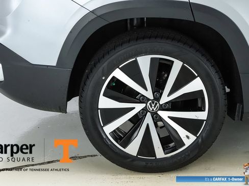 Used 2024 Volkswagen Taos SE FWD image 50