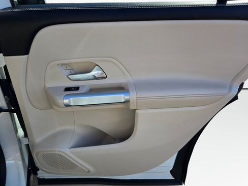 Used 2020 Mercedes-Benz GLB 250 4MATIC image 25