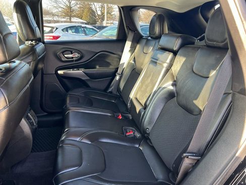 Used 2019 Jeep Cherokee Latitude Plus w/ Cold Weather Group image 30