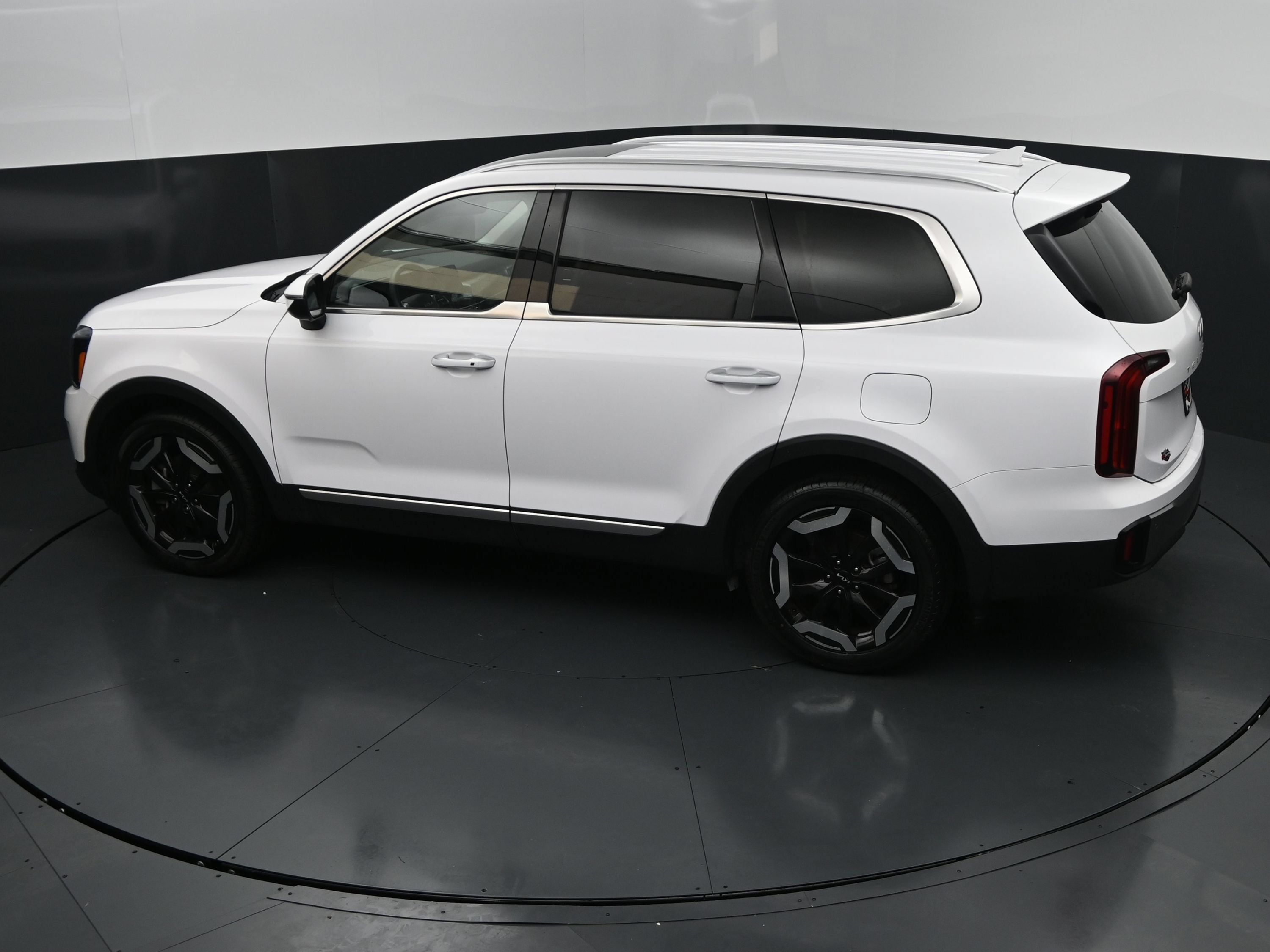Used 2025 Kia Telluride S FWD image 29