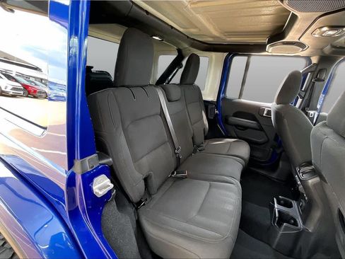 Used 2019 Jeep Wrangler Unlimited Sahara w/ Uconnect 4C Nav & Sound Group AWD/4WD image 18