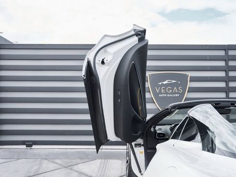 Used 2025 McLaren Artura Spider image 30