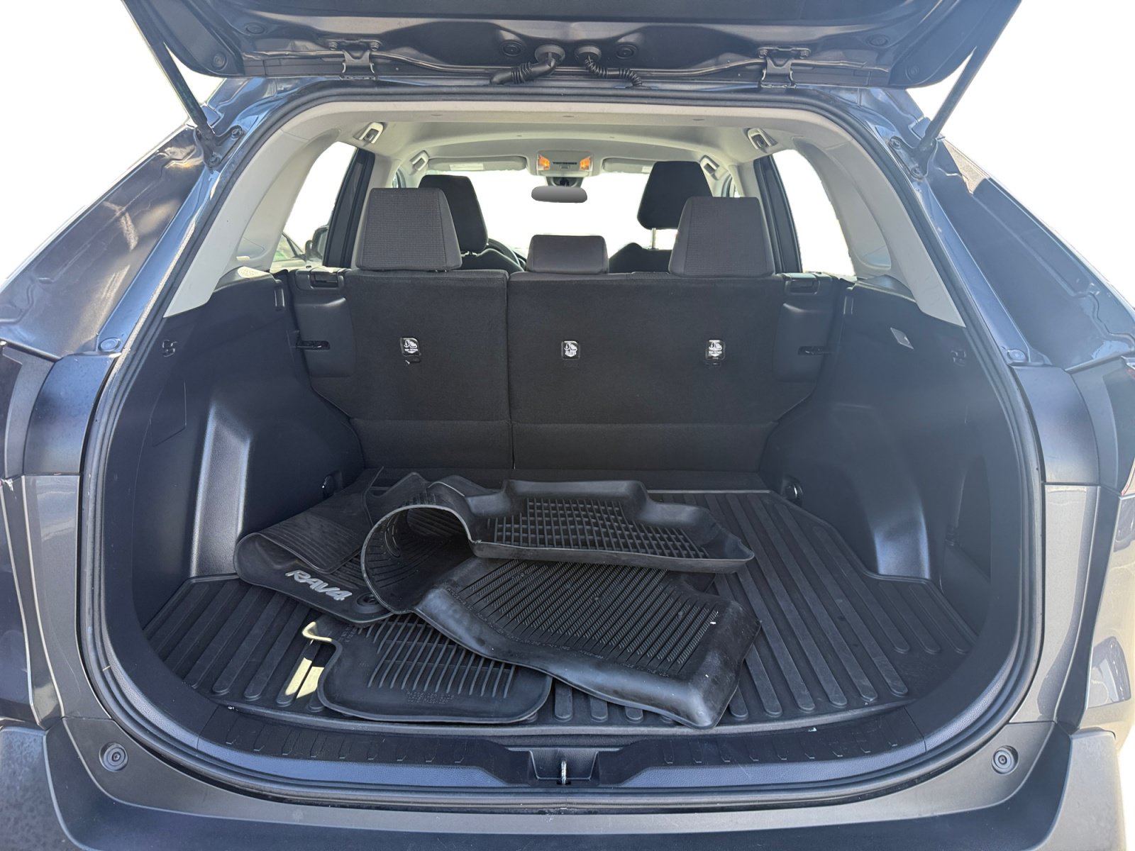 Used 2020 Toyota RAV4 LE w/ All Weather Liner Package FWD image 17