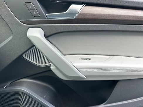 Used 2022 Audi Q5 e Prestige w/ Prestige Package image 21