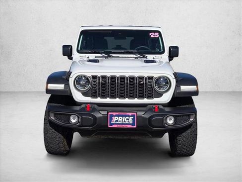 Used 2025 Jeep Wrangler Rubicon image 2