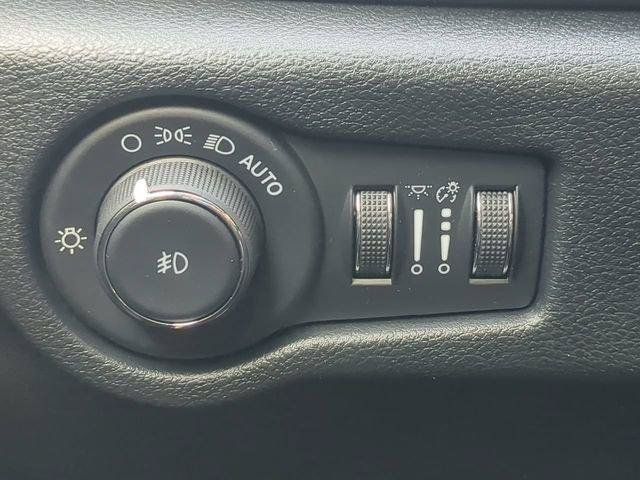 Certified 2025 Chrysler Pacifica Select FWD image 26