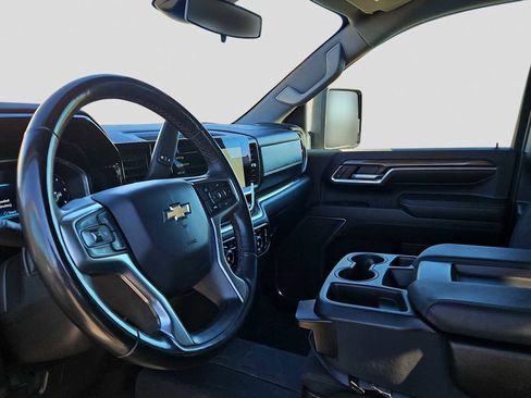 Used 2024 Chevrolet Silverado 2500 LT image 10