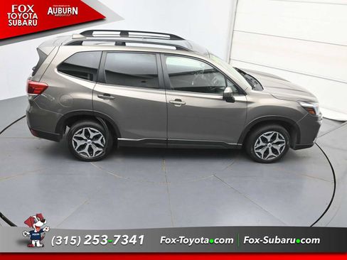 Used 2021 Subaru Forester Premium AWD/4WD image 31