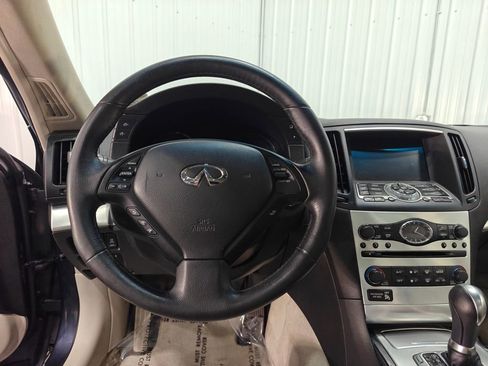 Used 2013 INFINITI G37 x w/ Premium Pkg image 4