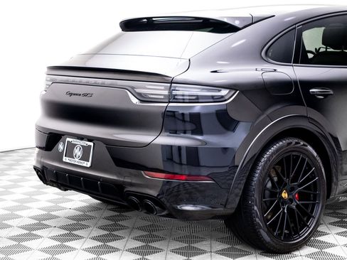 Certified 2023 Porsche Cayenne GTS AWD/4WD image 32