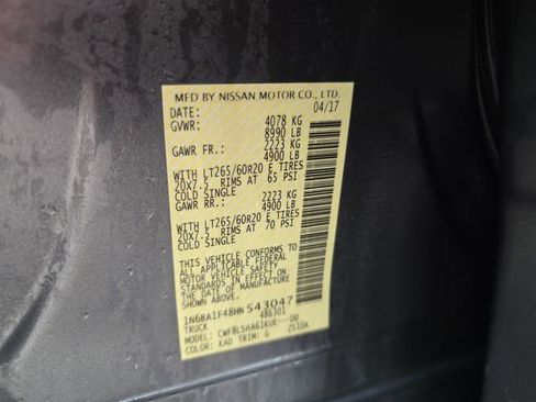 Used 2017 Nissan Titan SV image 29