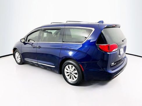 Used 2018 Chrysler Pacifica Touring-L Plus image 5