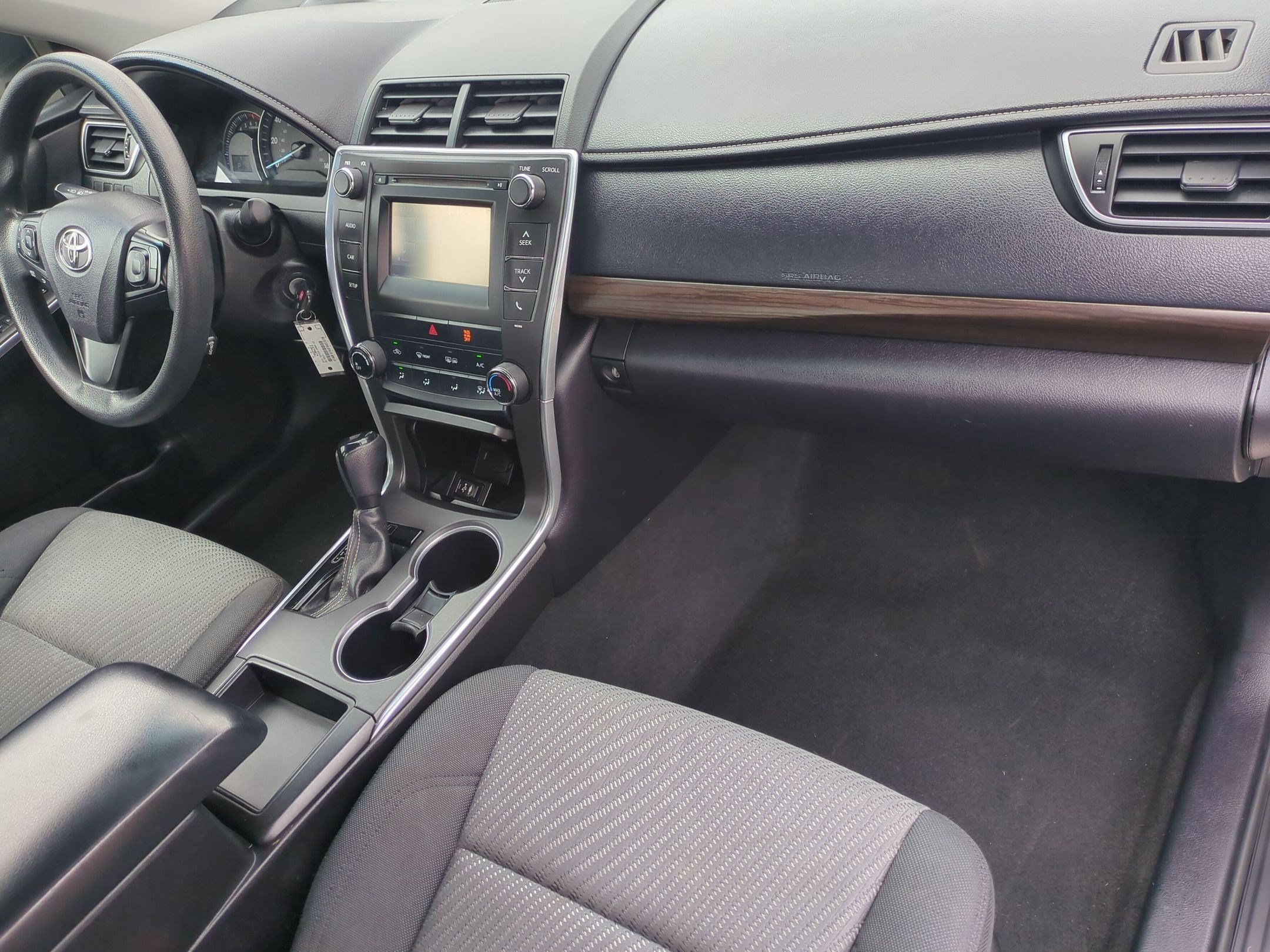 Used 2015 Toyota Camry LE FWD image 25