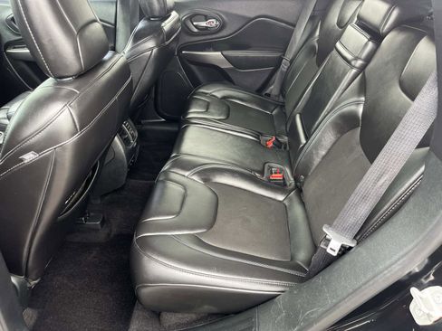 Used 2019 Jeep Cherokee Latitude Plus image 6