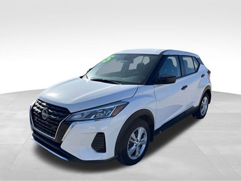 Certified 2025 Nissan Kicks Play S image 2