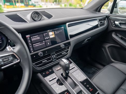 Certified 2023 Porsche Macan Turbo AWD/4WD image 16