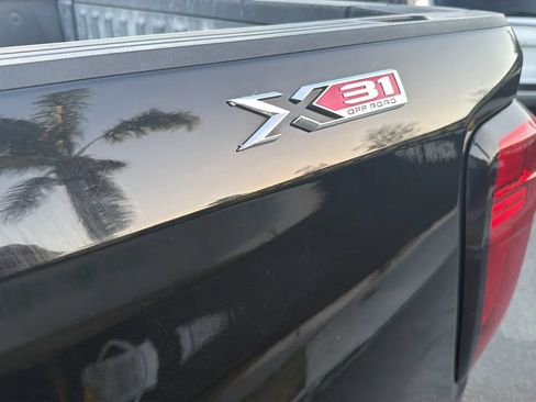 Used 2022 GMC Sierra 1500 SLT w/ SLT Premium Package AWD/4WD image 35