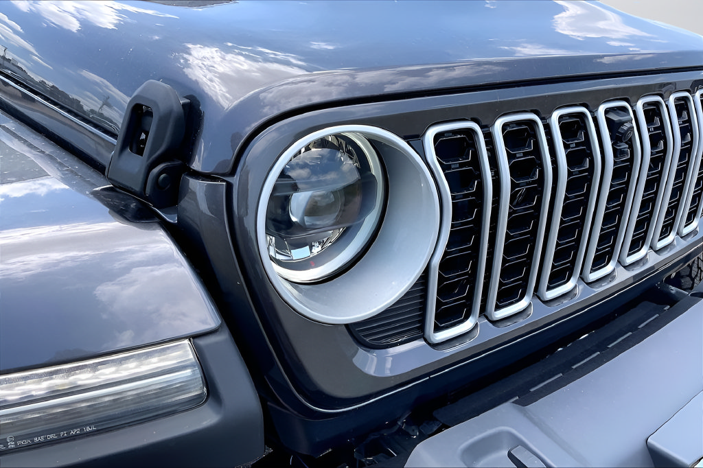 New 2026 Jeep Wrangler Unlimited Sahara AWD/4WD image 17
