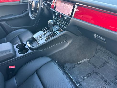 Used 2025 Porsche Macan image 16