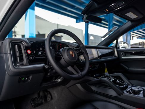 New 2026 Porsche Cayenne image 4