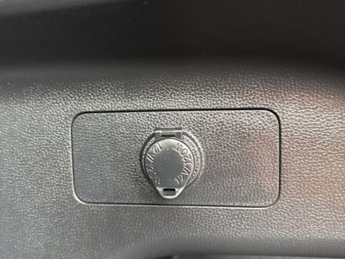 Used 2020 Toyota RAV4 Limited image 23