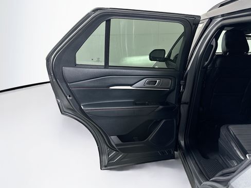 Used 2025 Ford Explorer ST-Line w/ ST-Line Street Pack AWD/4WD image 27