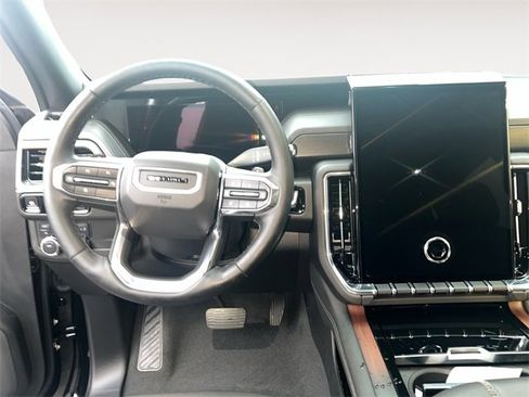 Used 2025 GMC Yukon XL Denali image 9