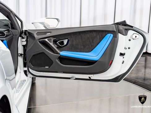 Used 2022 Lamborghini Huracan EVO image 43