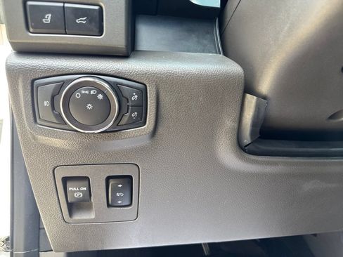 Used 2018 Ford Expedition XLT w/ Equipment Group 202A AWD/4WD image 14