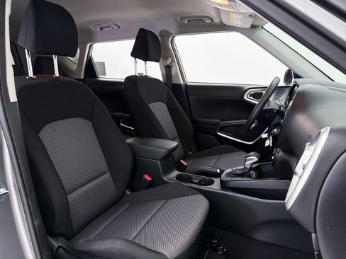 Used 2023 Kia Soul LX w/ LX Technology Package FWD image 22