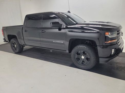 Used 2018 Chevrolet Silverado 1500 LT w/ All Star Edition AWD/4WD image 11