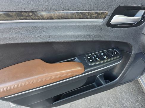 Used 2018 Chrysler 300 Limited RWD image 33