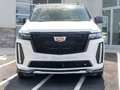 Used 2023 Cadillac Escalade V AWD/4WD image 4