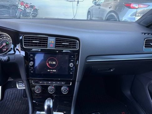 Used 2018 Volkswagen GTI SE FWD image 8