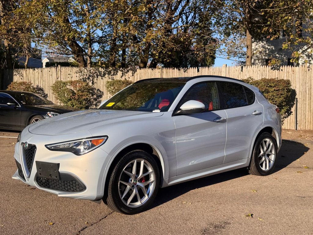 Used 2020 Alfa Romeo Stelvio Ti Sport w/ Quick Order Package 22S Sport AWD/4WD image 2