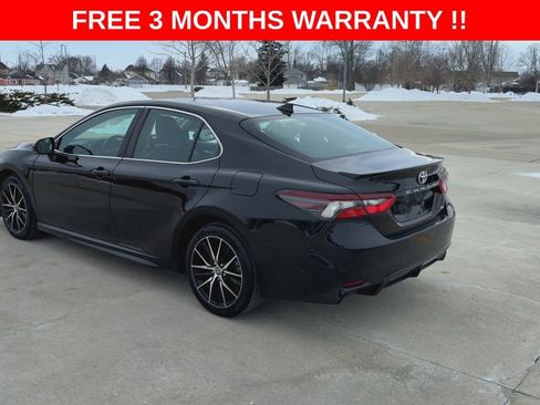 Used 2022 Toyota Camry SE image 6