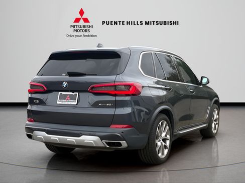 Used 2019 BMW X5 xDrive50i w/ Parking Assistance Package AWD/4WD image 4