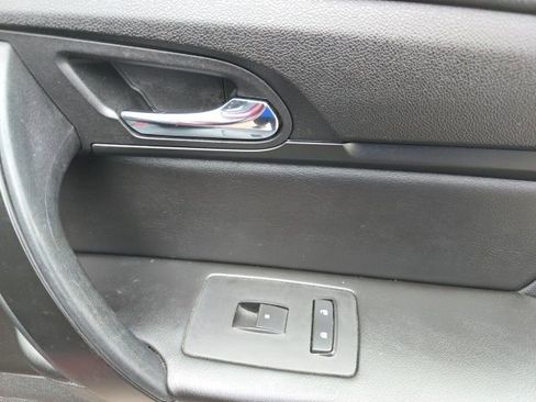 Used 2017 Chevrolet Traverse LT image 42