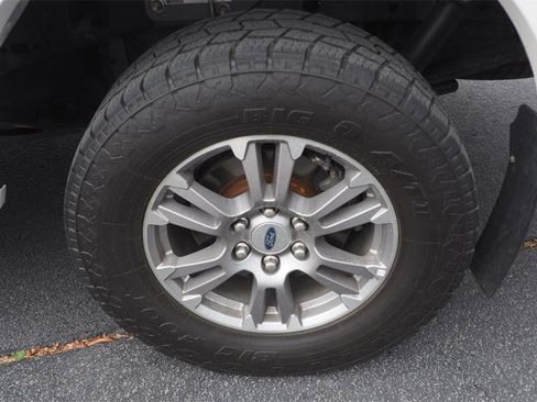 Used 2019 Ford F150 Lariat w/ Equipment Group 501A Mid image 9