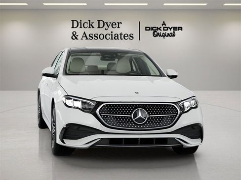 Used 2025 Mercedes-Benz E 350 Sedan image 32