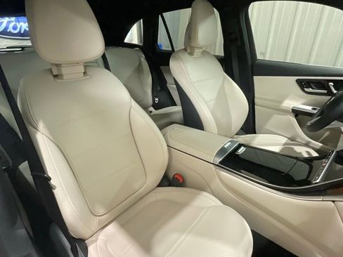 Used 2024 Mercedes-Benz GLC 300 4MATIC image 17