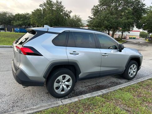 Used 2021 Toyota RAV4 LE FWD image 6