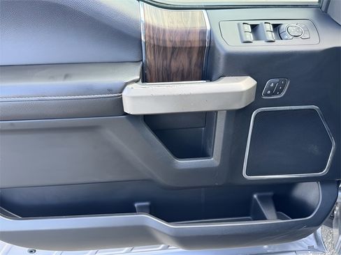 Used 2020 Ford F150 Lariat image 27