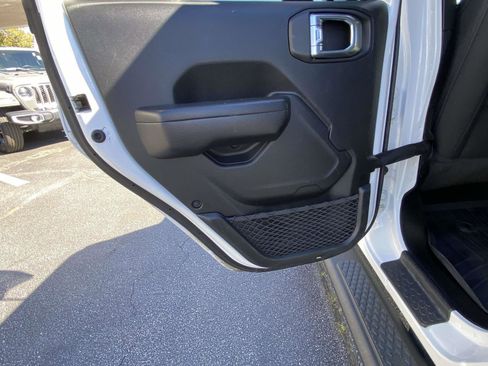 Used 2021 Jeep Gladiator Sport image 20