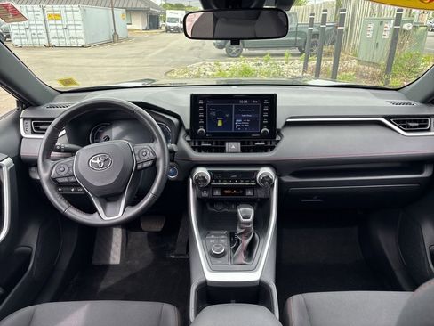 Used 2022 Toyota RAV4 SE w/ Weather & Moonroof Package AWD/4WD image 11