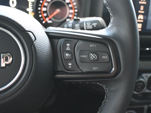 Used 2025 Jeep Wrangler Unlimited Sport AWD/4WD image 19